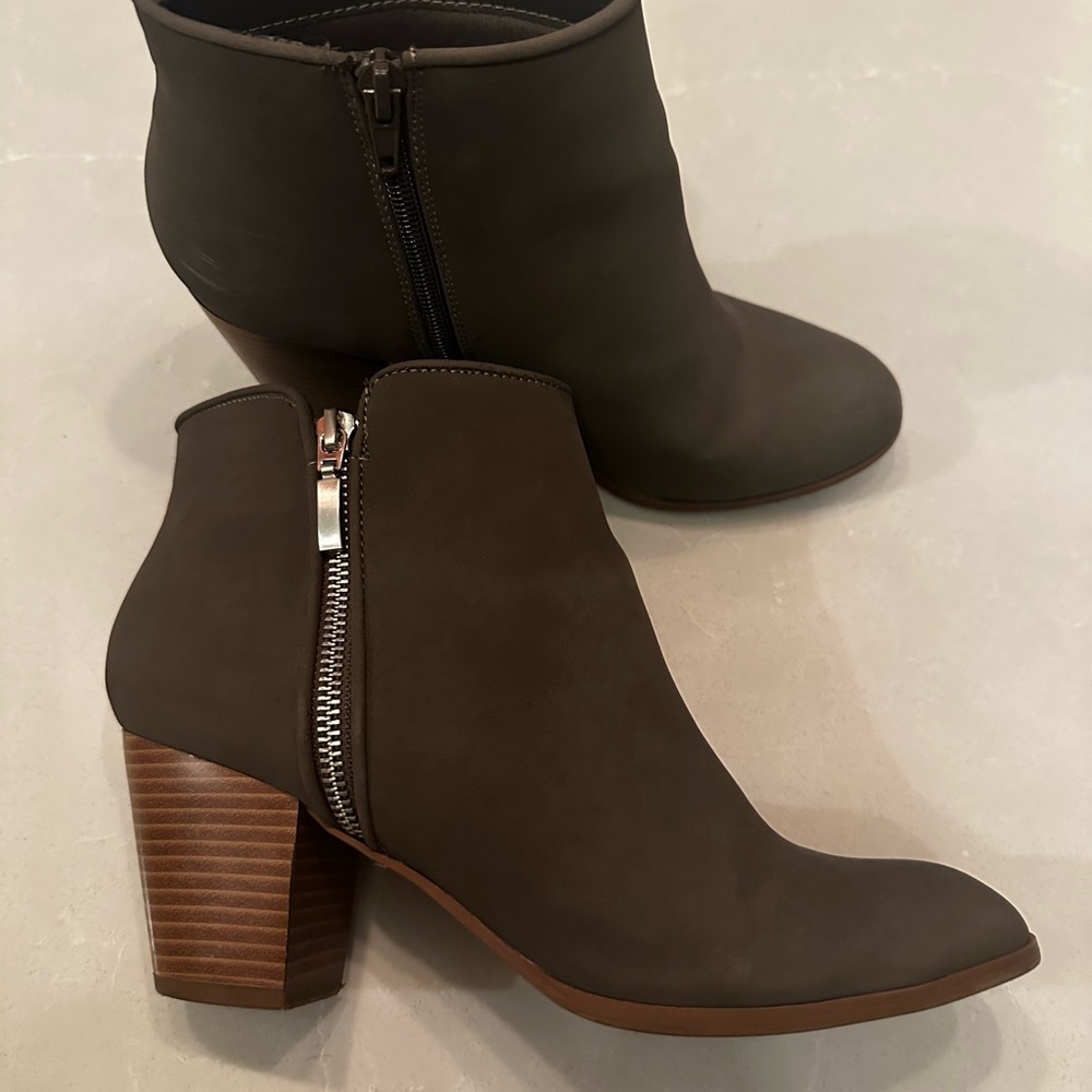 Style & Co Masrinaa Grey Zip Fuax Suede Ankle Boot w/ Block Heel, 8.5